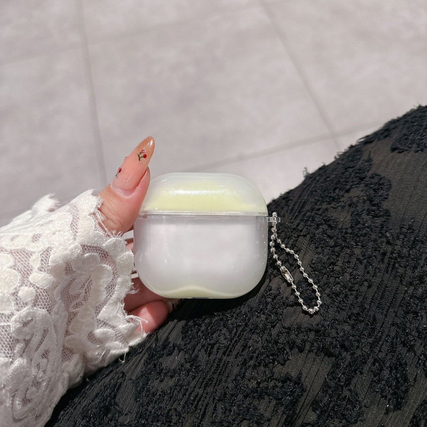 Apple AirPods glow-in-the-dark sand earphone case