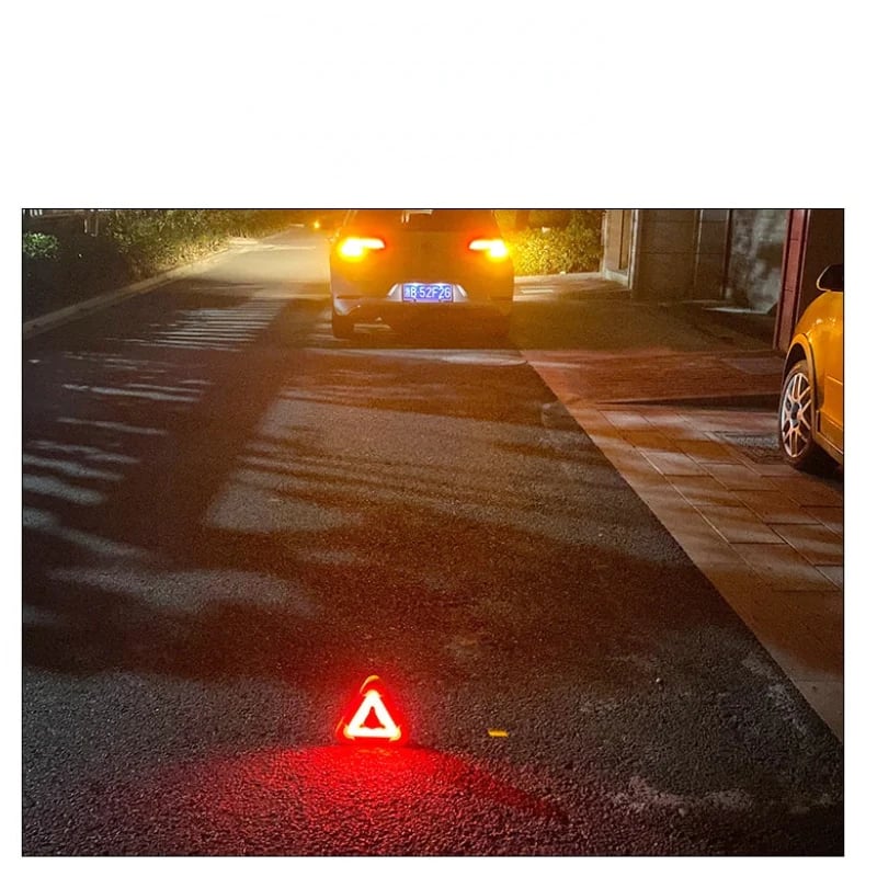 🚗Huge Sale - 50% Off 🆘3-in-1 Solar Emergency Roadside Warning Triangle✨